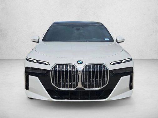 Mineral White Metallic 2024 BMW 760 xDrive