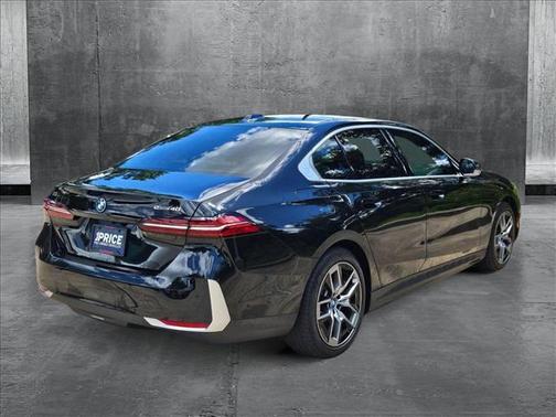 2025 BMW i5 eDrive40