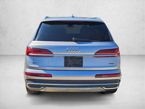 2022 Audi Q7 45 Premium