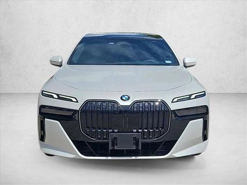 Mineral White Metallic 2025 BMW 740 xDrive