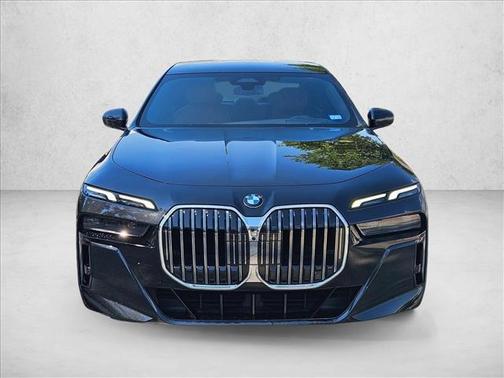 2023 BMW 740 i