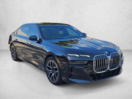2023 BMW 740 i