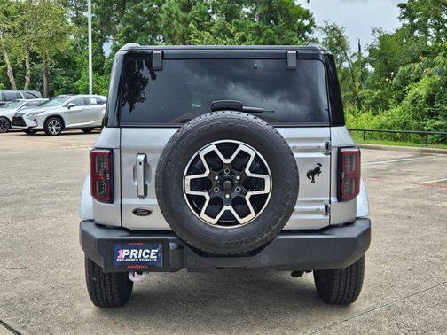 2024 Ford Bronco Outer Banks