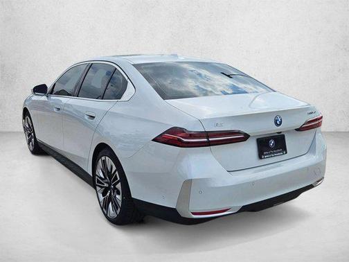 Mineral White Metallic 2026 BMW i5 xDrive40