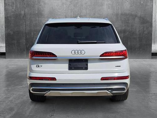 2024 Audi Q7 55 Premium Plus