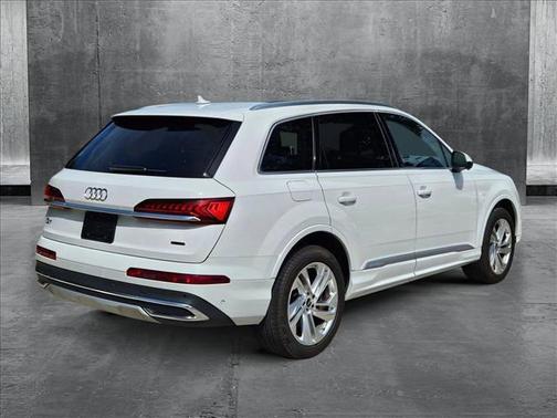 2024 Audi Q7 55 Premium Plus