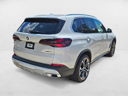 Mineral White Metallic 2026 BMW X5 xDrive40i