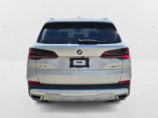 Mineral White Metallic 2026 BMW X5 xDrive40i