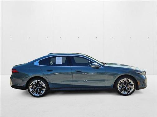 2025 BMW 530 i