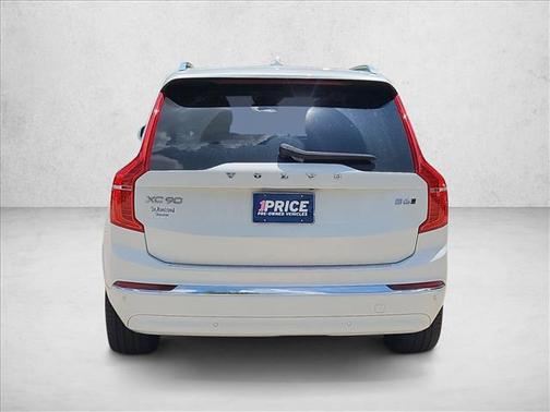 Crystal White Metallic 2023 Volvo XC90 B6 Ultimate 7-Seater
