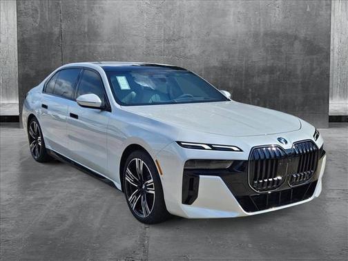2025 BMW 740 i