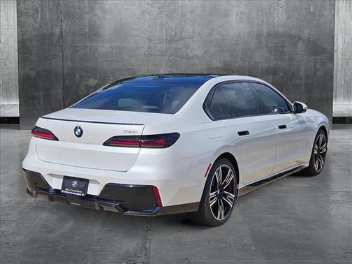 2025 BMW 740 i
