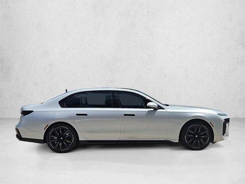 Mineral White Metallic 2024 BMW 760 xDrive