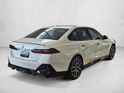 Mineral White Metallic 2026 BMW i5 eDrive40