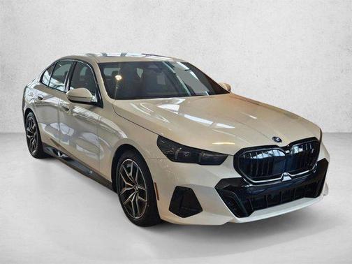 Mineral White Metallic 2026 BMW i5 eDrive40