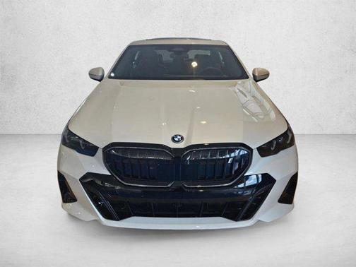 Mineral White Metallic 2026 BMW i5 eDrive40