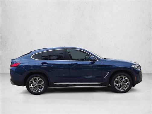 Black 2025 BMW X4 xDrive30i