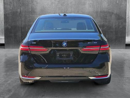 2025 BMW i5 eDrive40