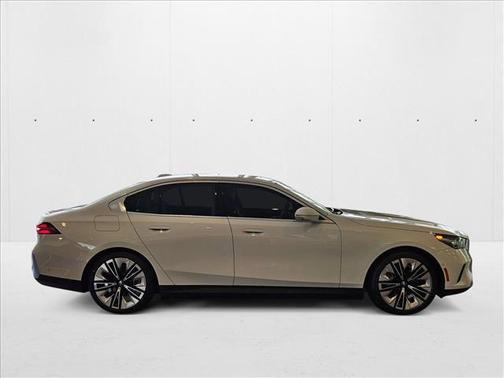 2025 BMW i5 eDrive40
