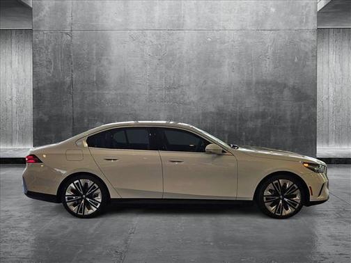 2025 BMW i5 eDrive40