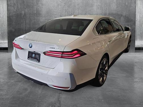 2025 BMW i5 eDrive40
