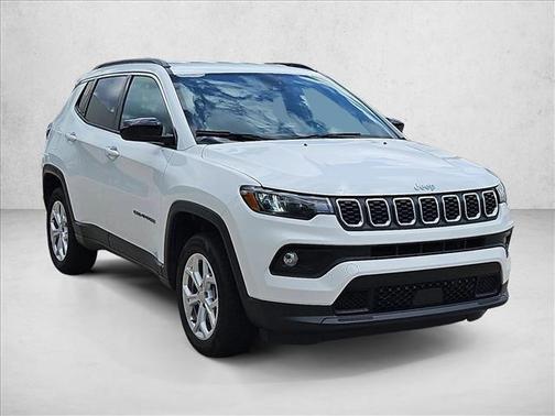 Bright White Clearcoat 2024 Jeep Compass Latitude