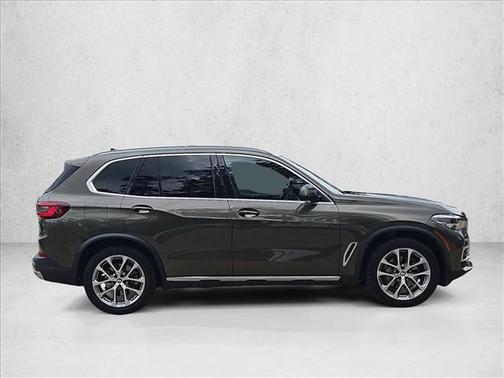 Manhattan Green Metallic 2022 BMW X5 sDrive40i