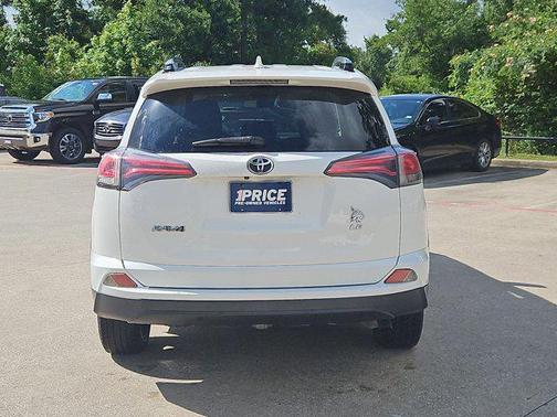 Super White [White] 2017 Toyota RAV4 LE