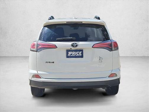 Super White [White] 2017 Toyota RAV4 LE