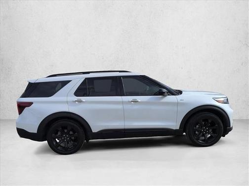 2024 Ford Explorer ST-Line