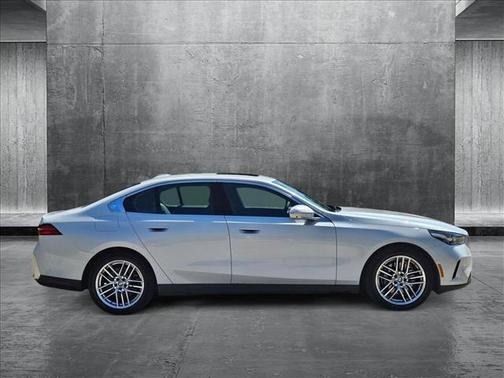 2025 BMW 540 i xDrive