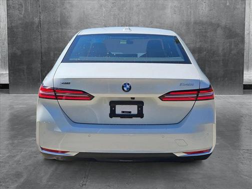 2025 BMW 540 i xDrive