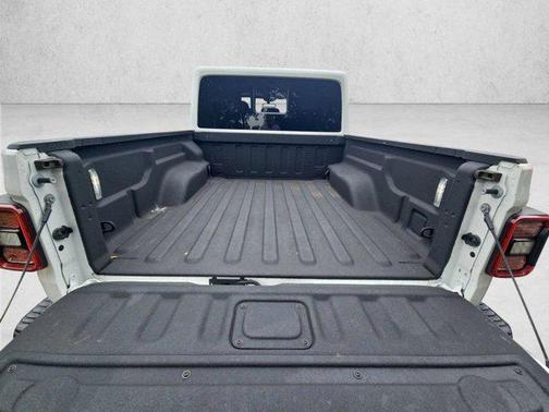 Bright White Clearcoat 2024 Jeep Gladiator Mojave X