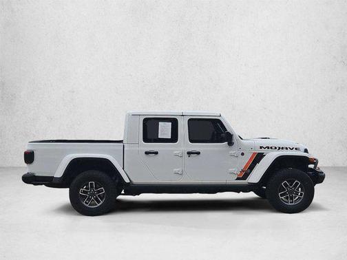 Bright White Clearcoat 2024 Jeep Gladiator Mojave X