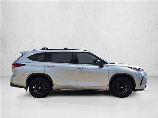Celestial Silver Metallic 2024 Toyota Highlander XSE
