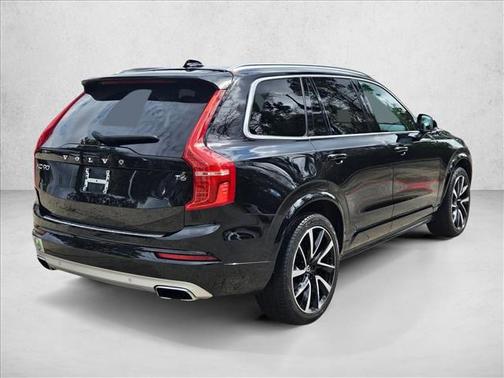 2021 Volvo XC90 T6 Momentum