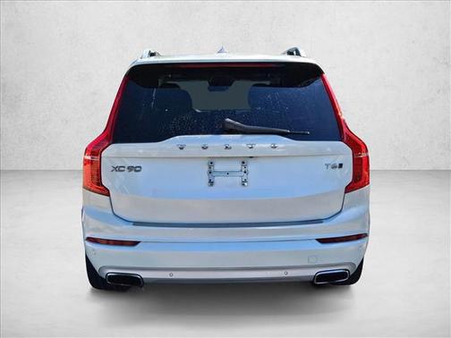 2017 Volvo XC90 T6 Momentum