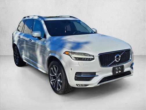 2017 Volvo XC90 T6 Momentum