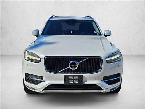 2017 Volvo XC90 T6 Momentum