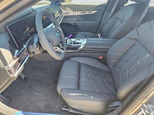 Oxide Grey Metallic 2026 BMW i7 eDrive50