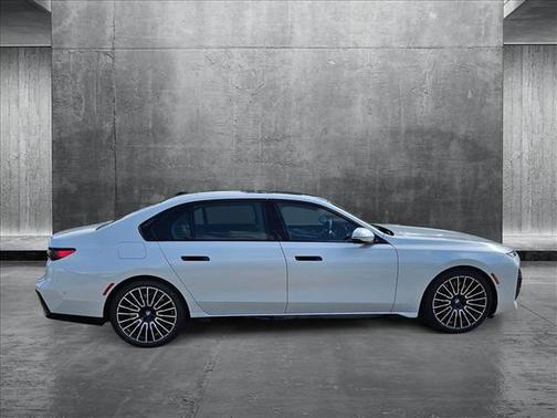2025 BMW 740 i xDrive