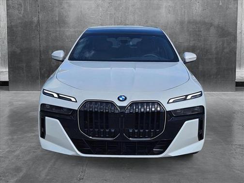 2025 BMW 740 i xDrive