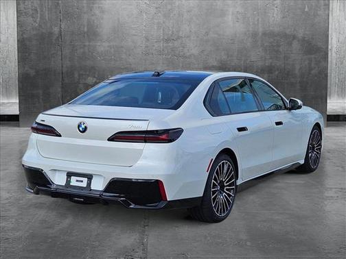 2025 BMW 740 i xDrive