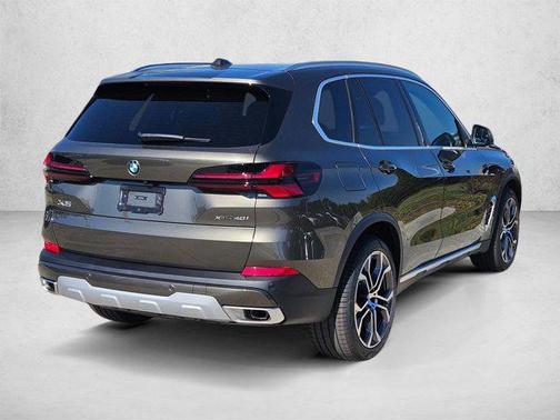 Manhattan Green Metallic 2026 BMW X5 xDrive40i
