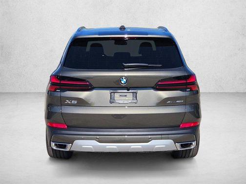 Manhattan Green Metallic 2026 BMW X5 xDrive40i