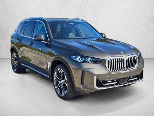 Manhattan Green Metallic 2026 BMW X5 xDrive40i