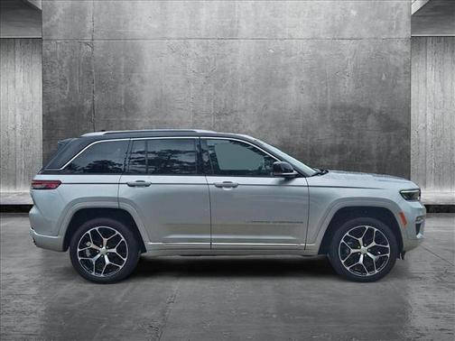2023 Jeep Grand Cherokee Summit