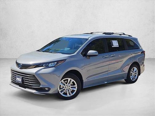 2023 Toyota Sienna Woodland Edition 7-Passenger