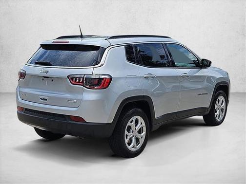 Silver Zynith Metallic Clearcoat 2024 Jeep Compass Latitude