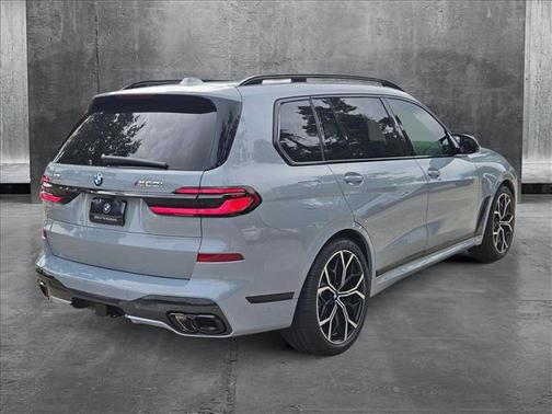 2025 BMW X7 M60i